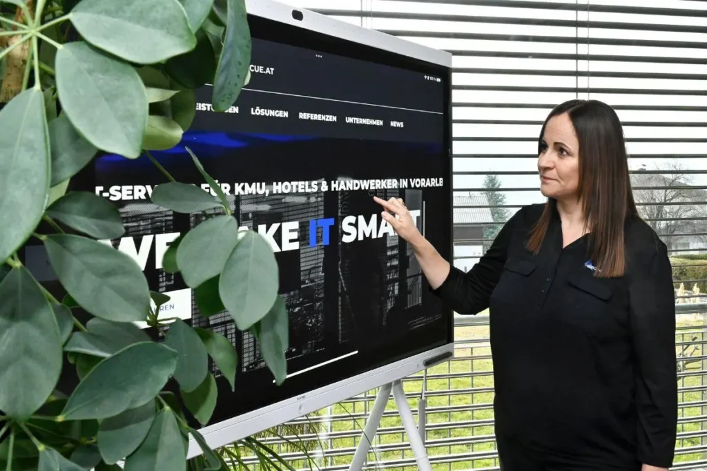 Moderner digitaler Arbeitsplatz – Sinnbild für ortsunabhängiges Arbeiten mit dem Cloud Workplace